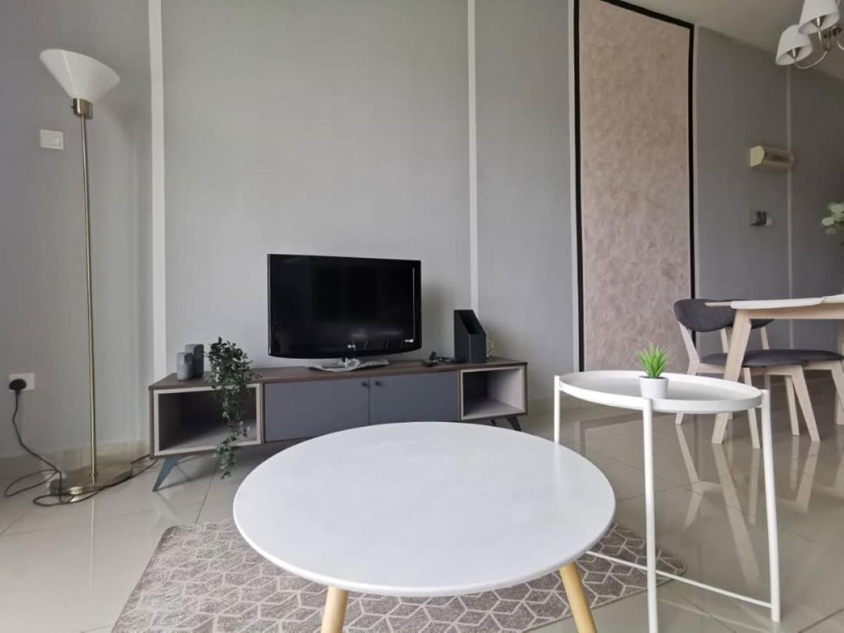 11-Modern Homestay Palazio Lake View Mount Austin Palazio Near Aeon Themepark Toppen Ikea ジョホールバル エクステリア 写真