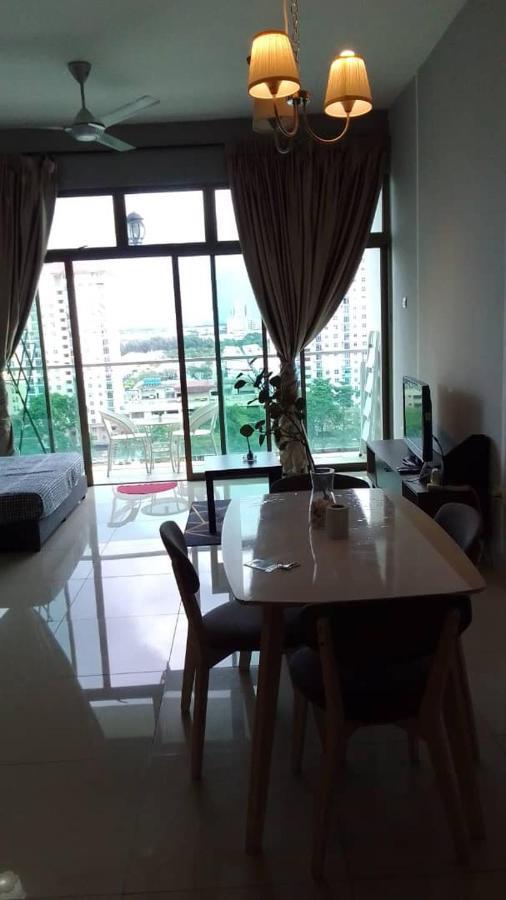 11-Modern Homestay Palazio Lake View Mount Austin Palazio Near Aeon Themepark Toppen Ikea ジョホールバル エクステリア 写真